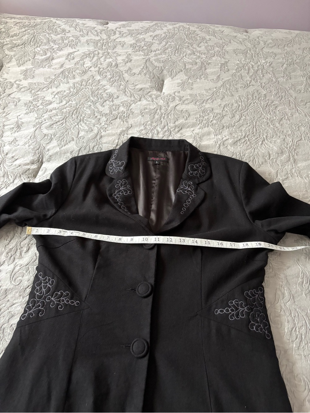 Absolutely Stunning Long Black Linen Button-Front Coat with Silk Lining - Picture 11 of 14